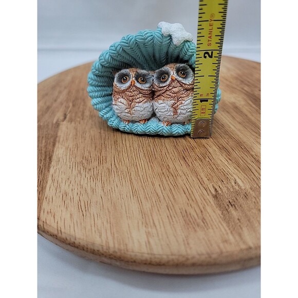 Resin Owl Figurines Inside A Winter Hat Decor - Picture 6 of 7